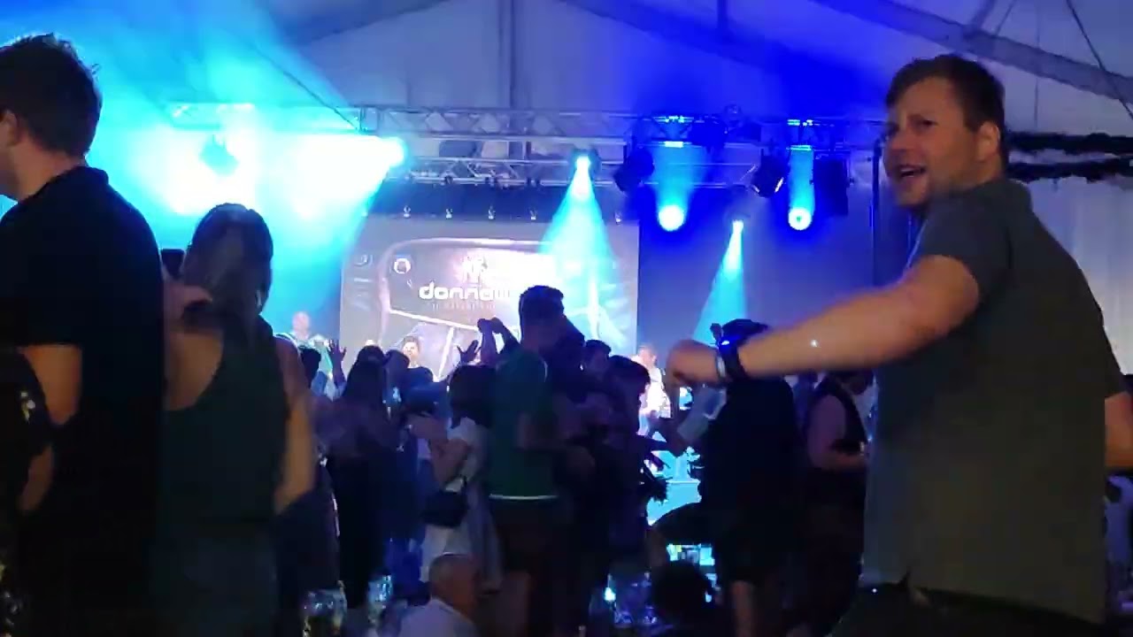 100 Jahre Firma Freitag mit der Band Donnawedda