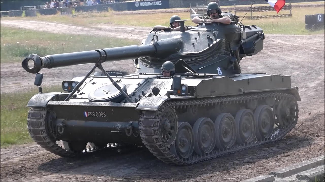 AMX 13 French Light Tank running at TANKFEST 2025 #tankfest #tankmuseum #tankfest2025