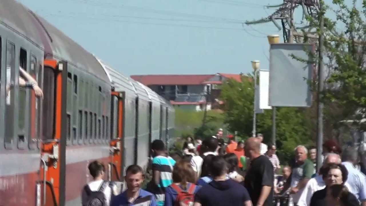 1 Mai 2013 Costinesti Cu trenul 1080p . 1 May 2013 in Romania by Train .
