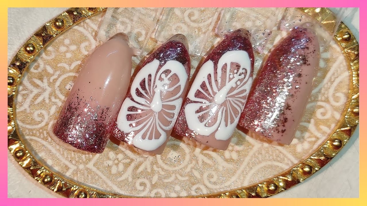 Schnelles Glitzerdesign mit gemalter Blume
