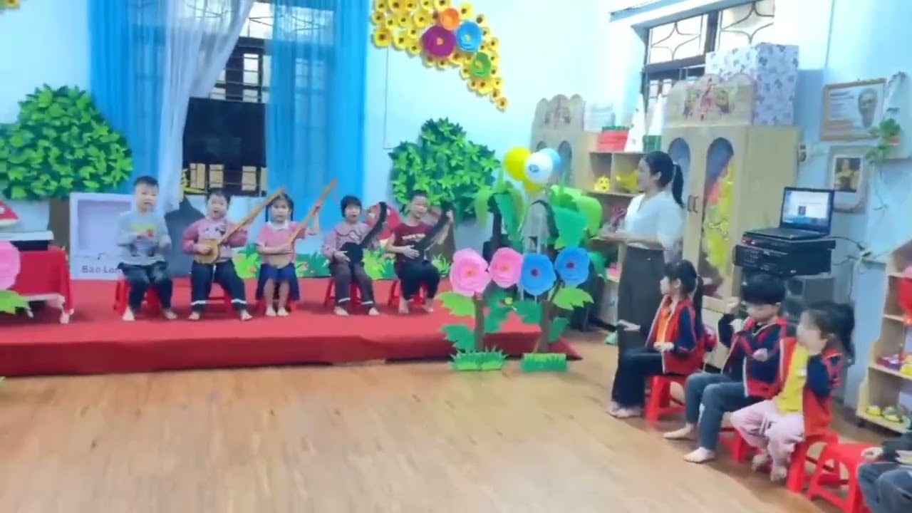 Biểu diễn văn nghệ bằng tiếng dân tộc Nùng Lớp MG 5-6 tuổi A1