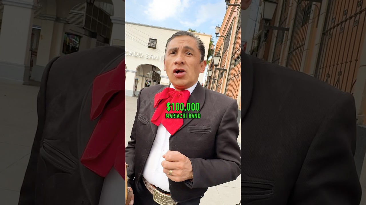 Working As A MARIACHI BAND In Mexico City