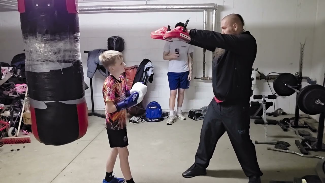 Boxen für Kinder / Boxgrundschule mit Pratzentraining #boxing #kids #germany 