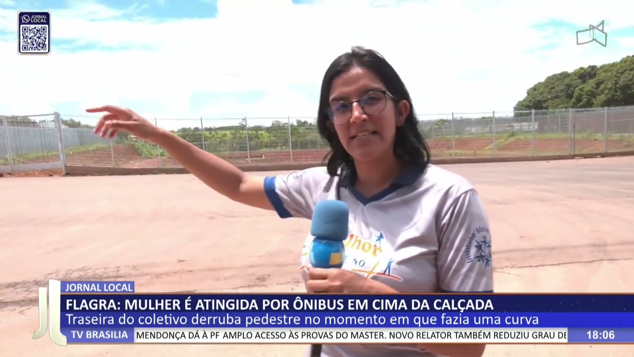 JL - Flagra: mulher é atingida por ônibus em cima da calçada