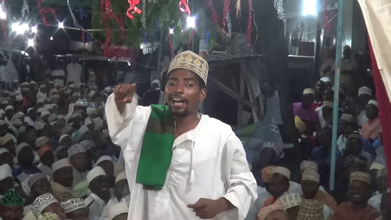 MUFTI AKABIDHIWA RASMI KIJITI CHA ABASIA...SHEKH JONGO ,ABASI ALHAD WATOA NENO...