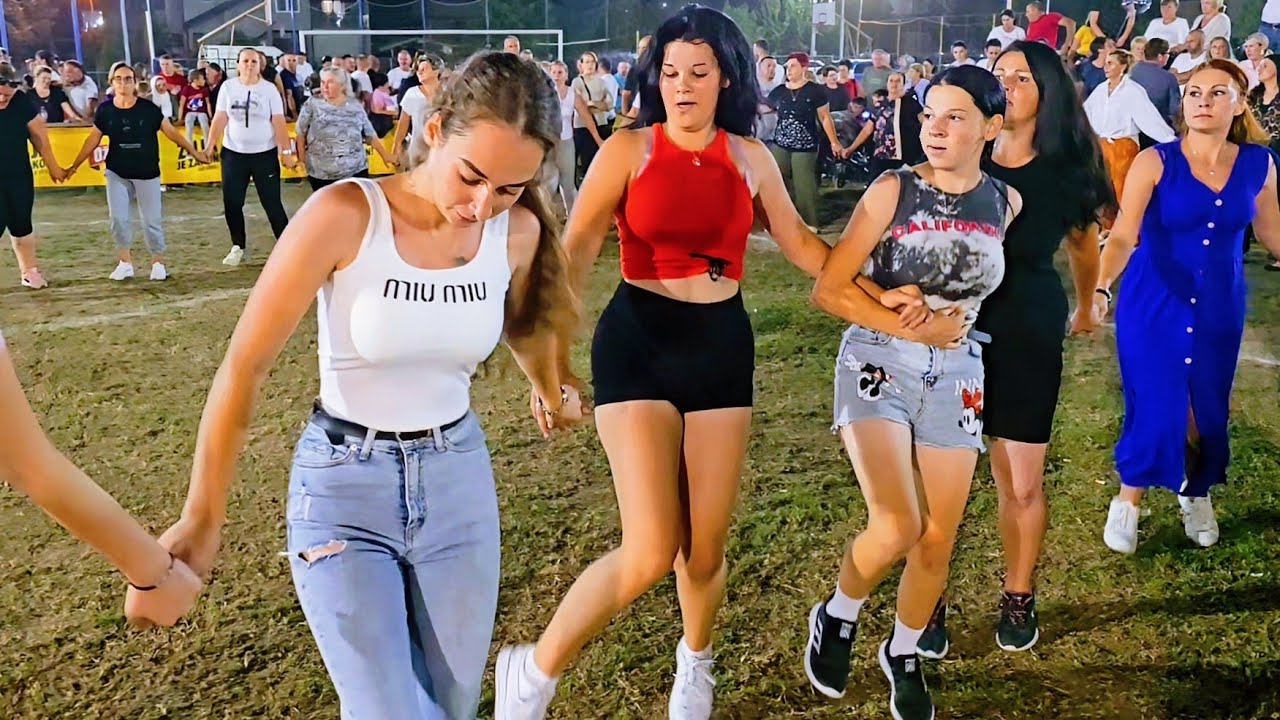 Kolo koje tjera uzdahe – djevojke iz Kaćuna u prvom planu 💥 - 🎹 Lejla Leky Bend 23.07.2025.