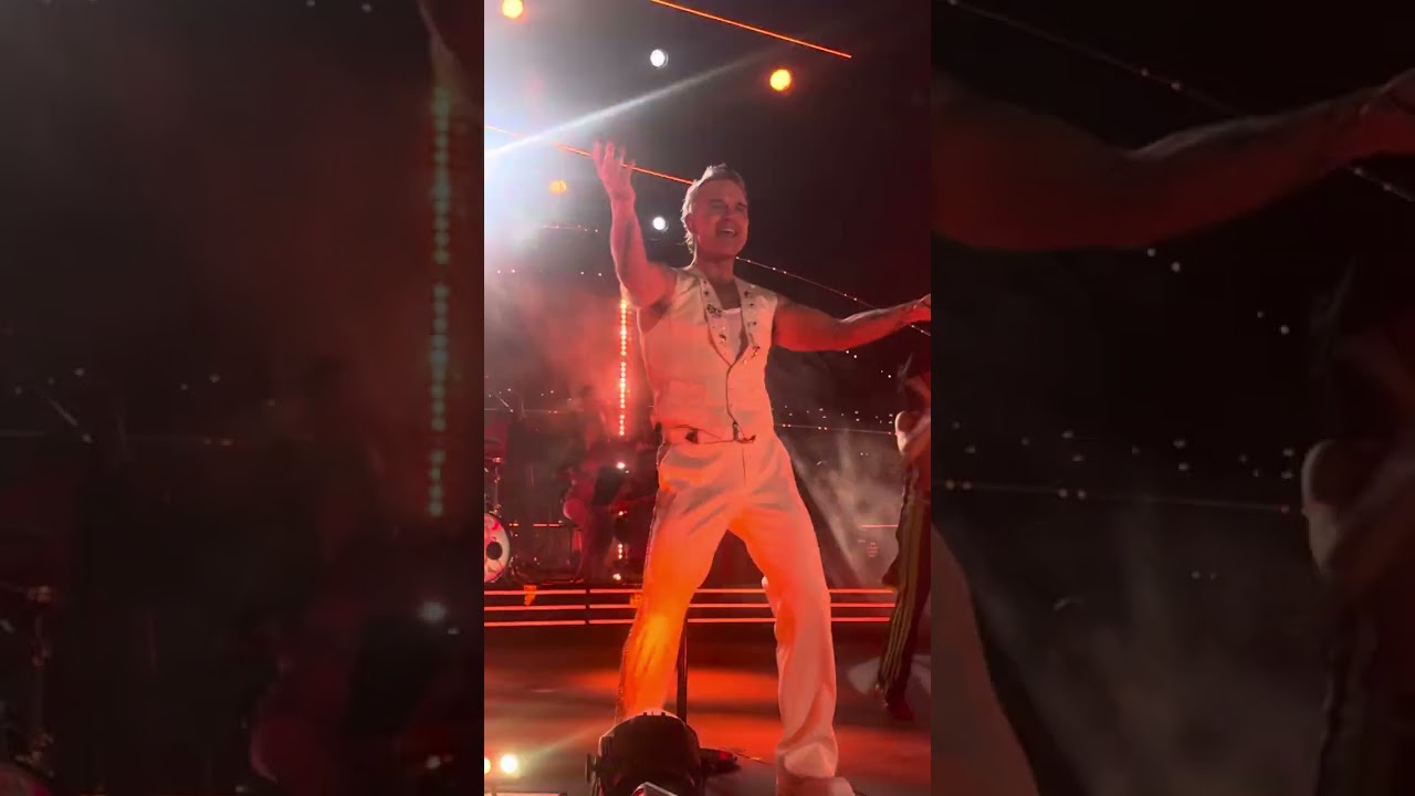 Robbie Williams/ Let Me Entertain You / Sydney NYE 24