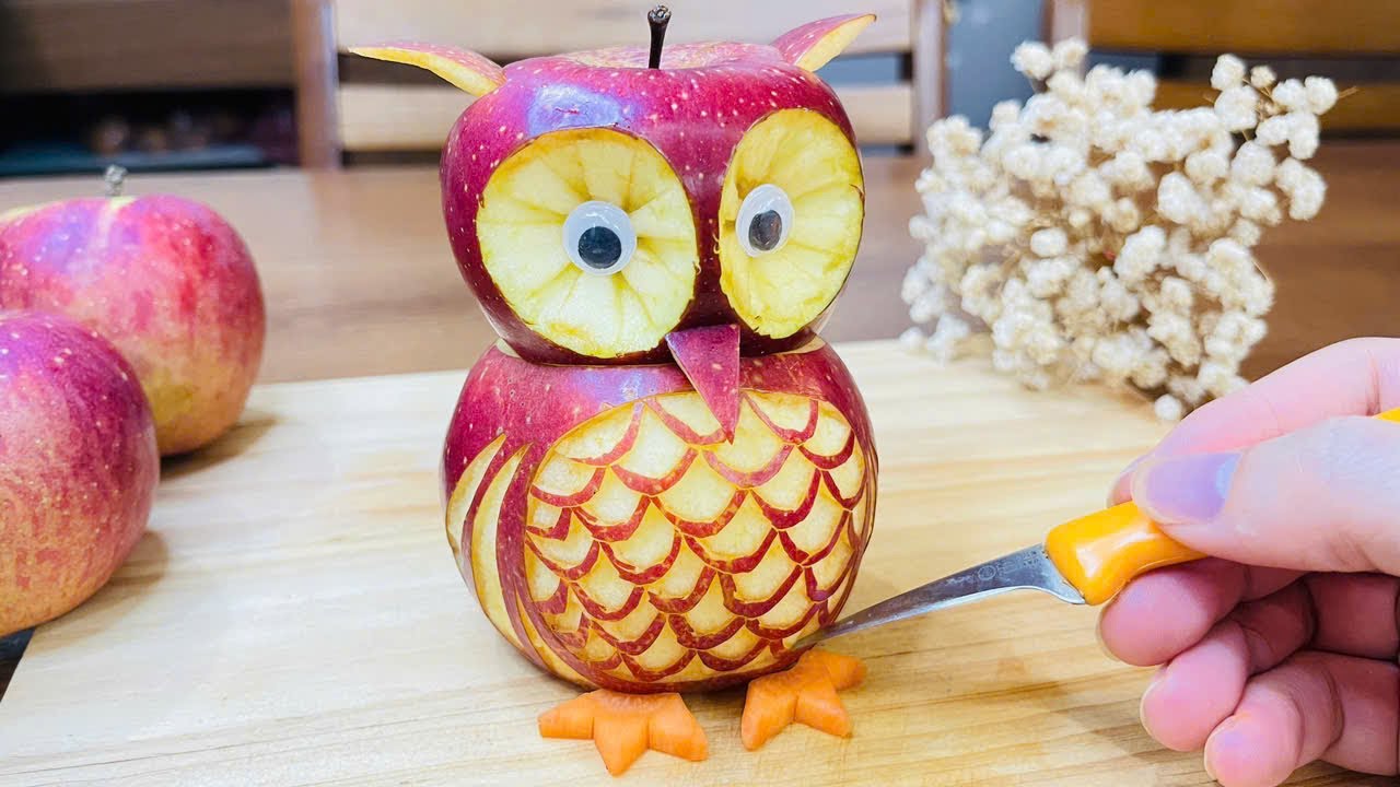 Eine Eule aus Apfel geschnitzt | Apfel schnitzen als kreative Dekorationsidee