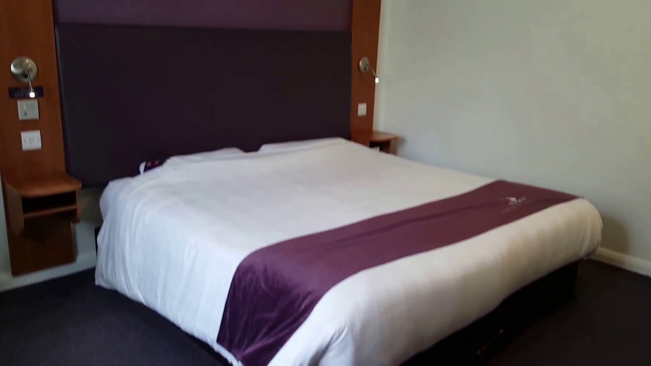 Premier Inn: tour inside Coventry UK East M6 J2 Accessible Room en suite
