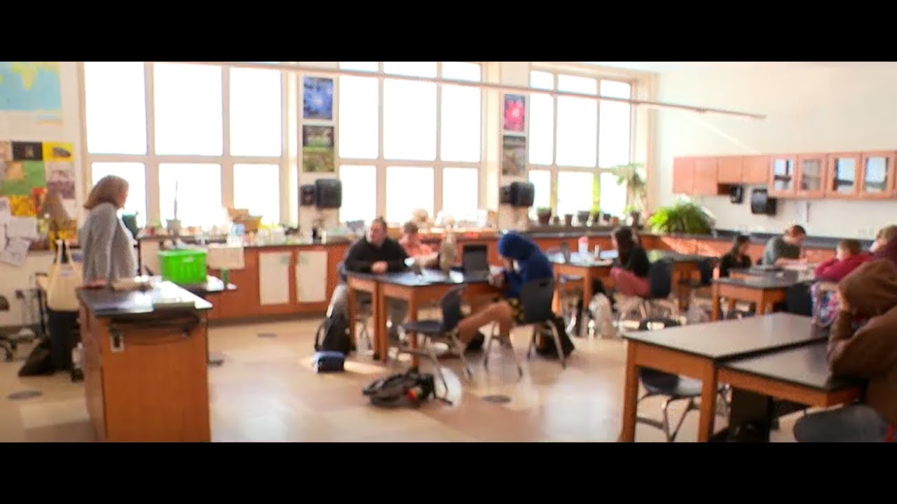 Ohio college students work as substitute teachers in local districts