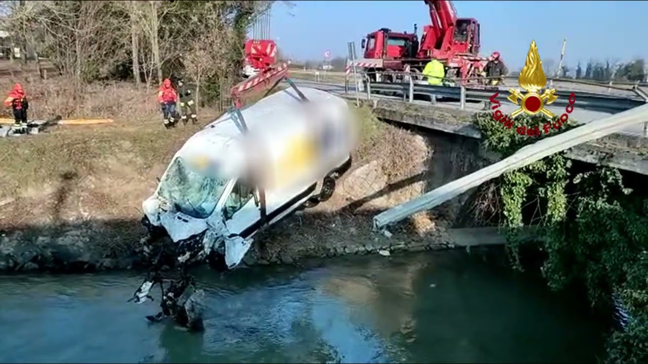 CESSALTO (TV) - SOCCORSO AUTOMOBILISTA FINITO IN UN CORSO D'ACQUA