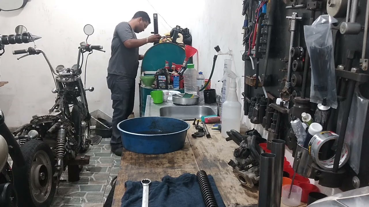 Substituição de Retentores do Garfo dianteiro MT-03