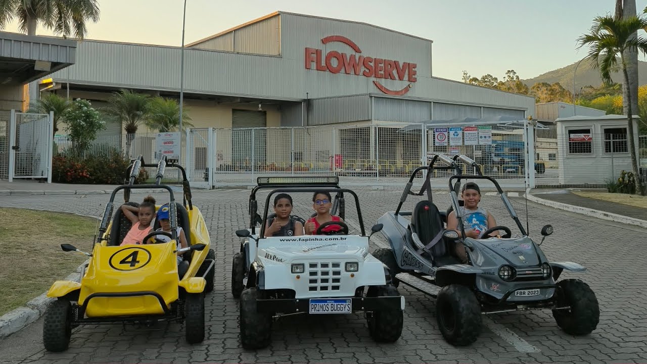 Tarde férias andando minibuggy pelas fábricas