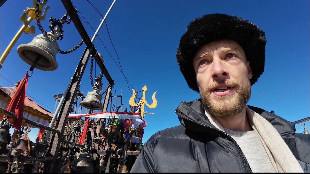 Отправившись на вершину мира, чтобы преподнести Господу Шиве кокос.
