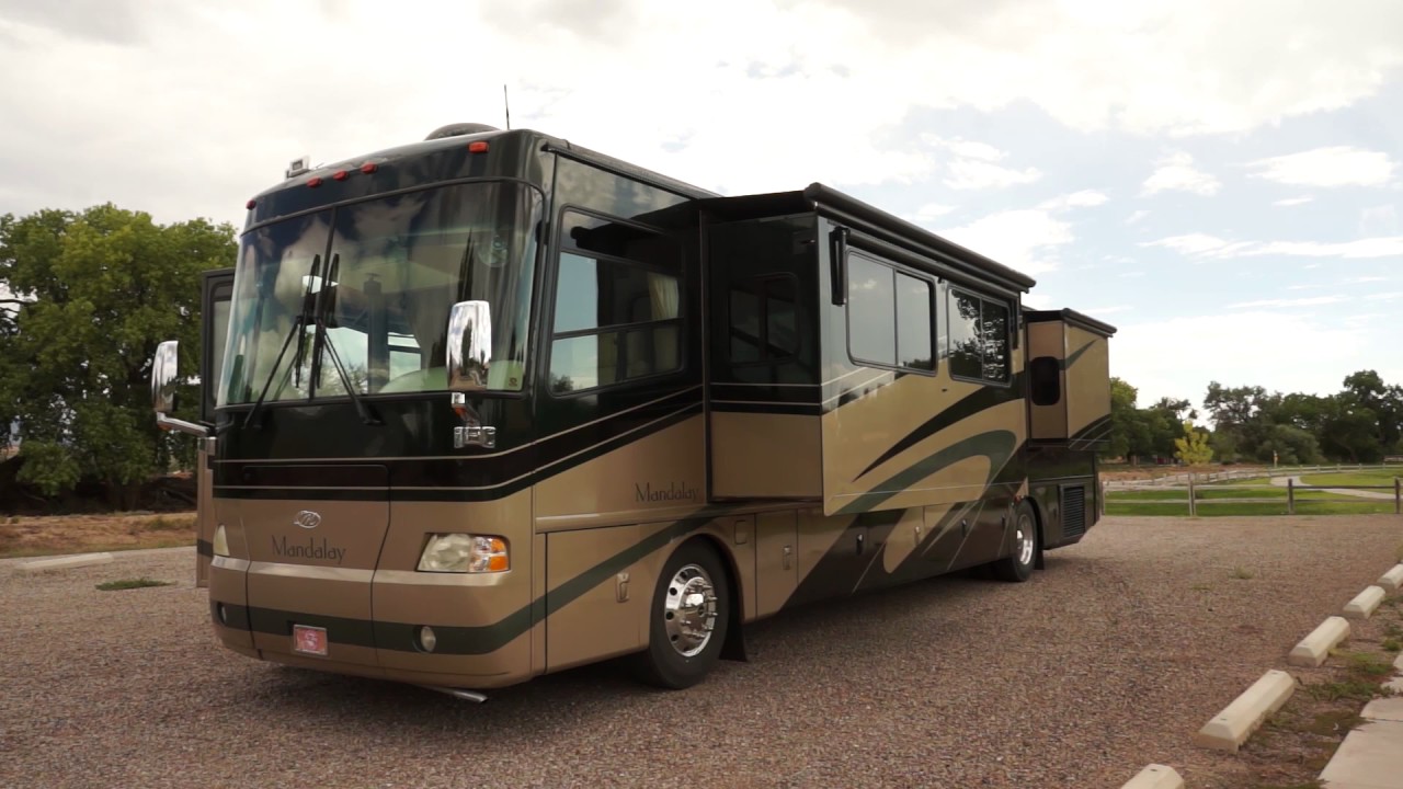 RV Mandalay - 41.5 ft, 400hp Cummins Pusher - 4 slide outs. 40B 2005