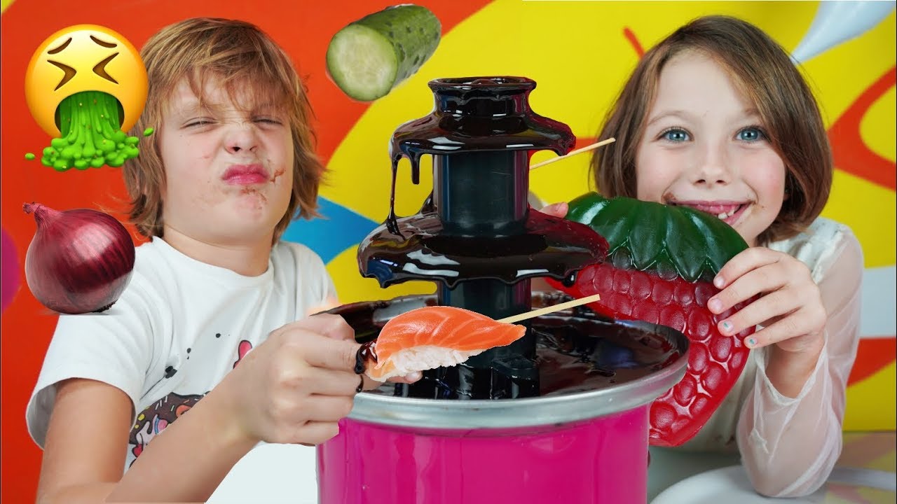 CHOCOLATE FONDUE CHALLENGE - FONTANA DI CIOCCOLATO - video per bambini -  Canale Nikita