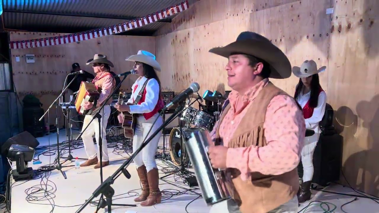 Linda fiesta campesina al estilo de  LOS FLORES DE YUNGAY