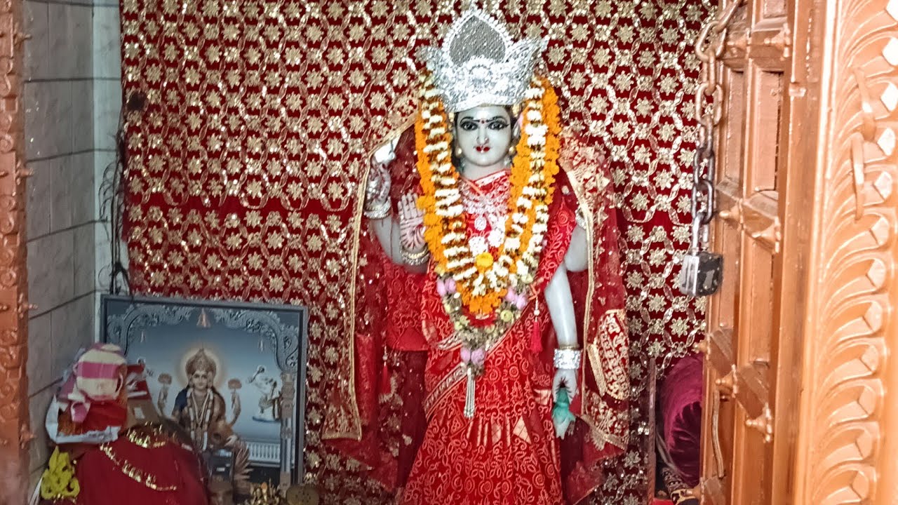 Reena Vlog UP53 is live जय माता दी जय माता दी नवरात्रि की ढेर सारी शुभकामनाएं
