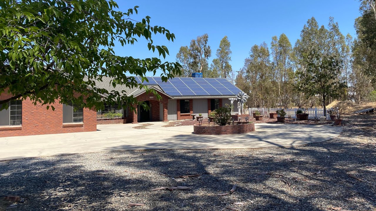 Rancho en venta 2 salas 5 recamaras 2.16 acres con piscina en Madera Ranchos CA por $668,250