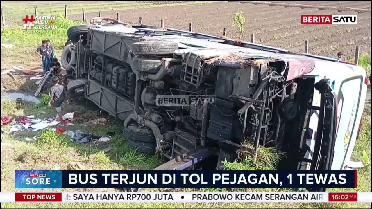 Kecelakaan Arus Mudik: Mobl Terbakar dan Bus Terjun ke Sawah #Beritasatu