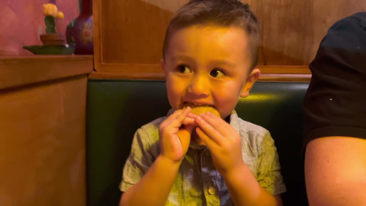 Vlog71: Ng&agrave;y cuối tuần cả nh&agrave; bapfam dẫn nhau ra ngo&agrave;i đi ăn 😍