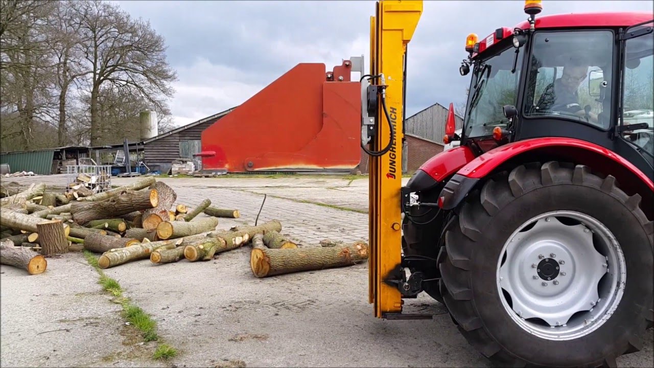 Tipping box behind forklift