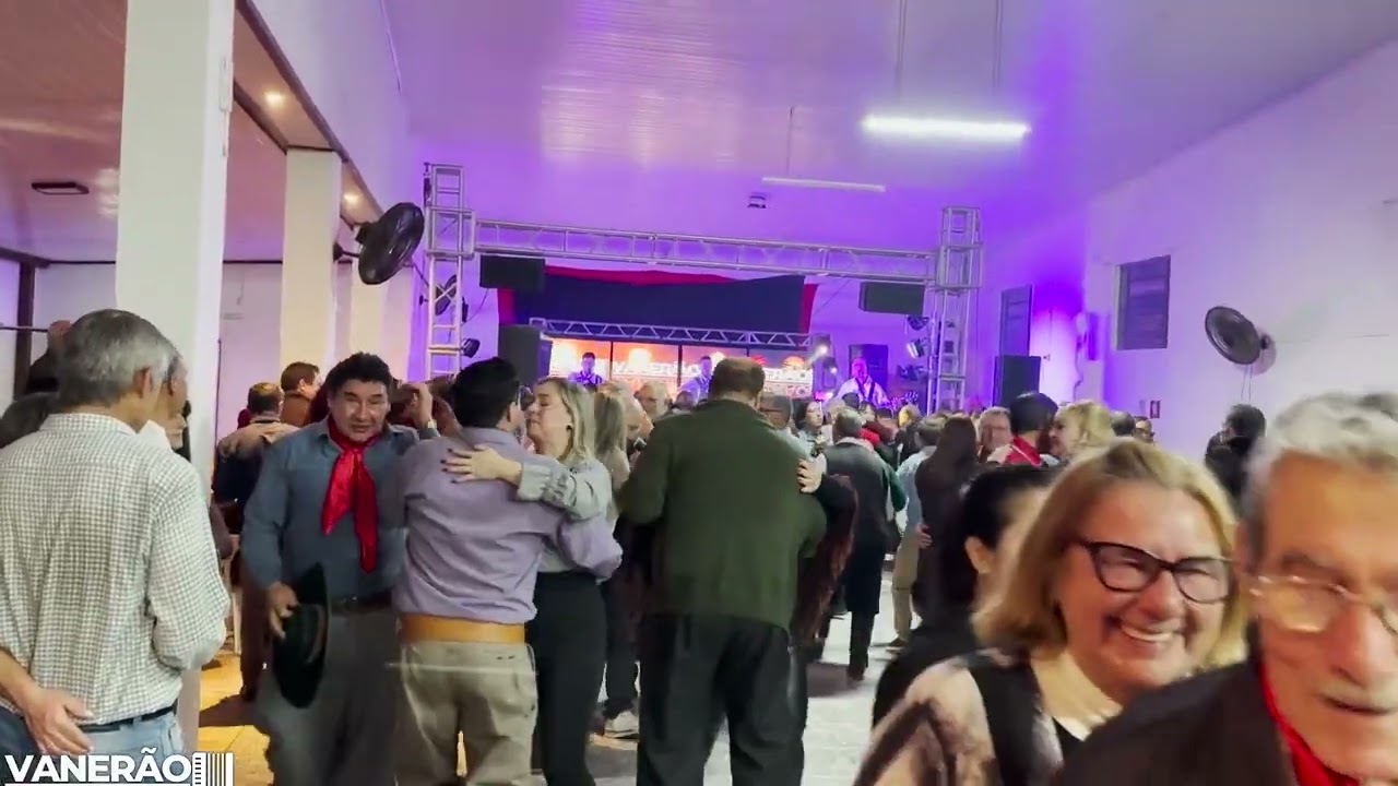 Olha o balanço da vaneira com Grupo Vanerão em São Borja RS