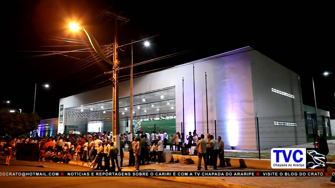 Cid Gomes inaugura escola profissionalizante, no Crato