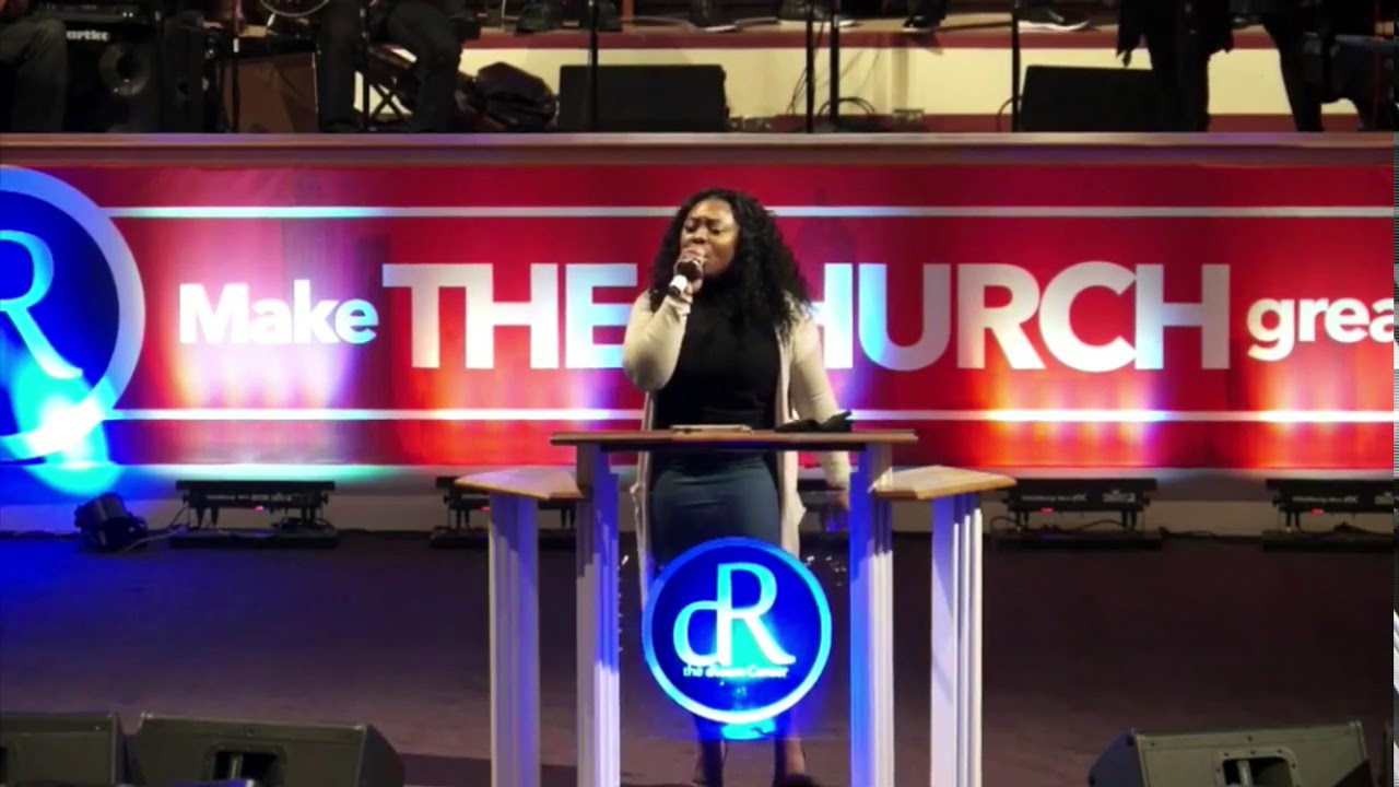 Джекалин Карр проповедует на 1-й проповеди в The Dream Center ATL