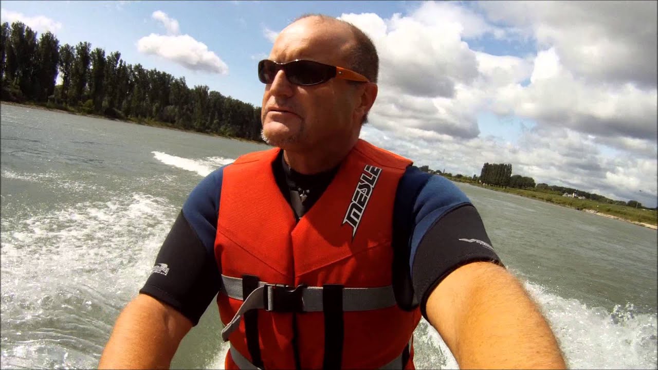 3 Jetskis mit 120 km/h über den Rhein