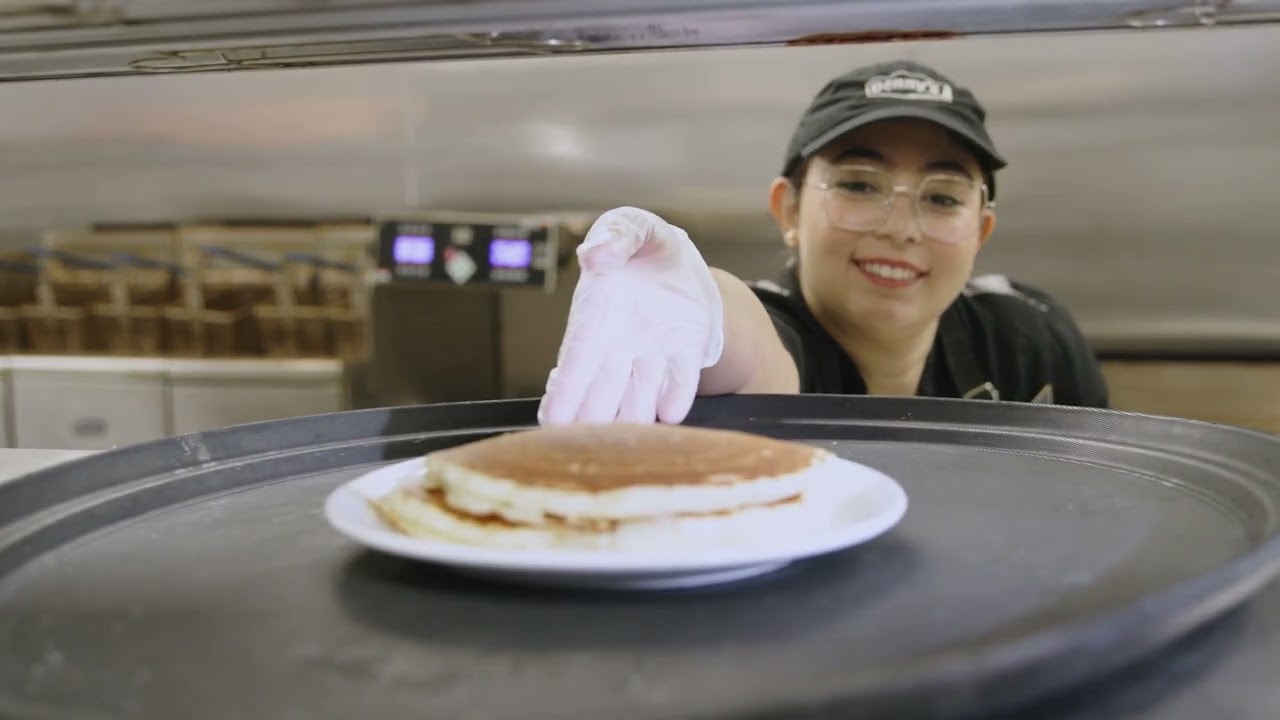 How Denny&rsquo;s Boosted Restaurant Staff Training to 80%+ with Docebo