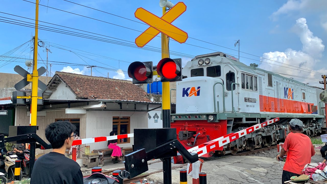 PALANG SWADAYA?! Perlintasan Kereta Api Dekat Stasiun Malang Kotalama, Ciptomulyo Malang