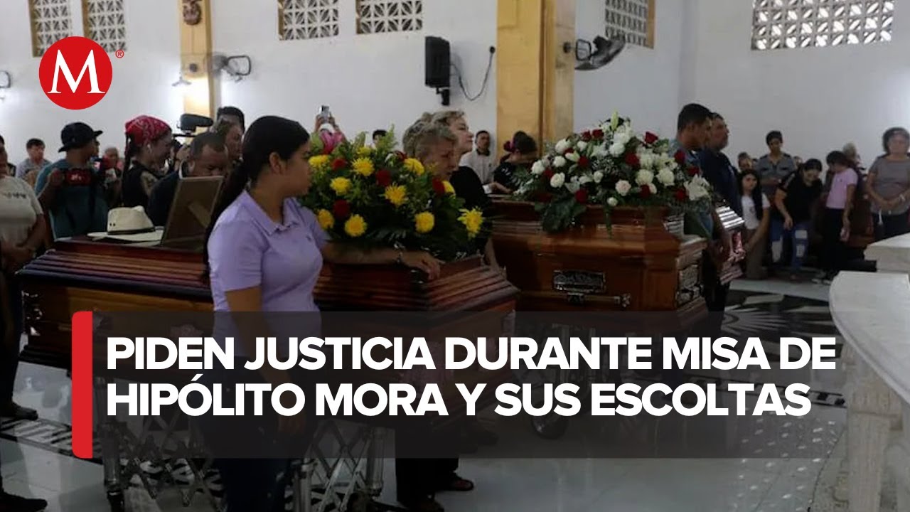 Familiares y compañeros dan el último adiós a Hipólito Mora en Michoacán