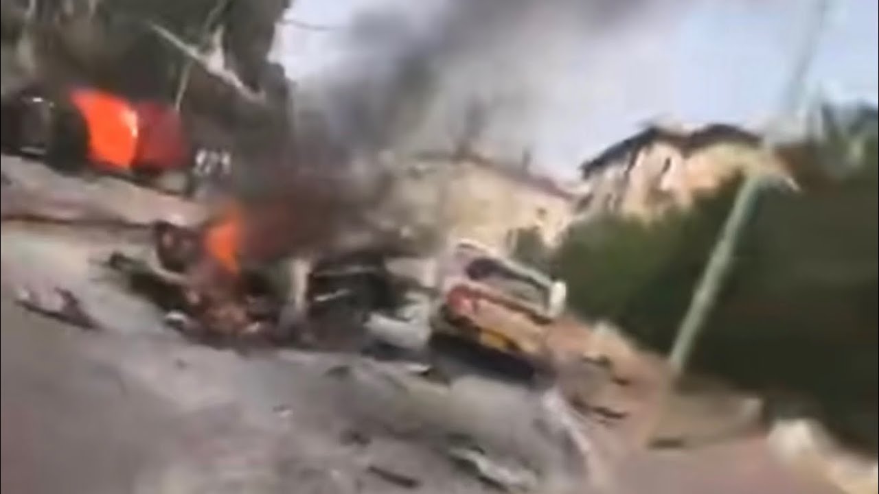Ракеты обрушились на столицу Израиля полыхают жилые дома автомобили 