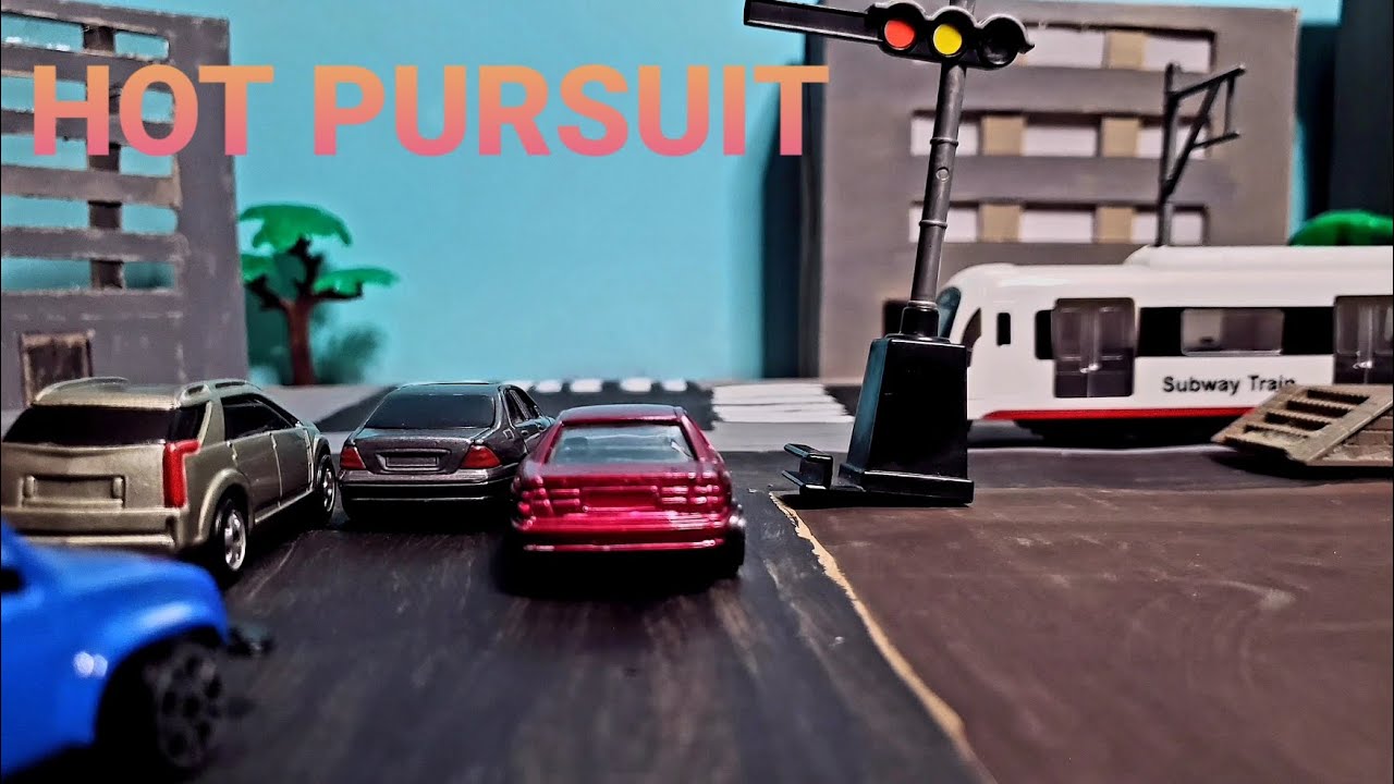 TRAIN CHASE & CRASH 🚨 [Persecución de policía] #diecast #stopmotion 