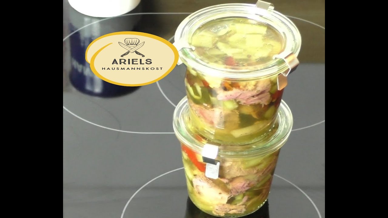 Sauerfleisch niedrig gegart und eingelegt dazu Bratkartoffeln, Hausmannskost,