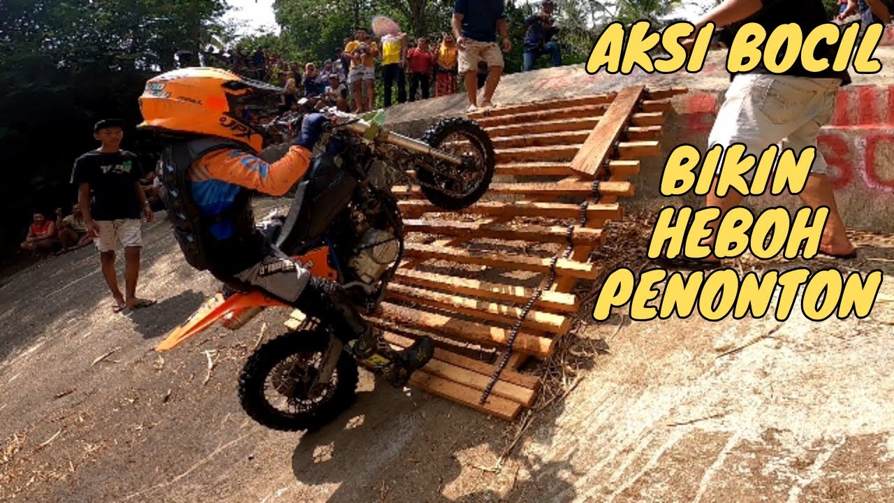 BOCIL DISORAKI PENONTON DI TANJAKAN BAKSOS MERAPI BARAT...