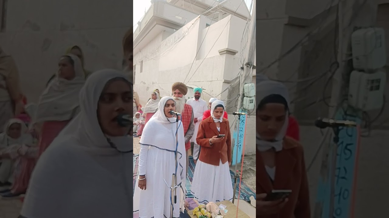 ਨਗਰ ਕੀਰਤਨ ਪਿੰਡ ਹਰਚੰਦਪੁਰ ਵਿਖੇ ਹਾਜਰੀ ਭਰਦੇ ਹੋਏ ਮੰਨਵੀ ਵਾਲੀਆ ਬੀਬੀਆ ਦਾ ਕਵੀਸ਼ਰੀ ਜਥਾ 