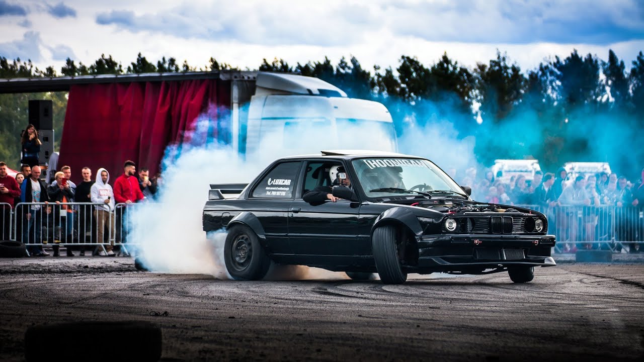 Wojtek Furman BMW E30 V8 4.4 -  Mocne upalanie w koniec upalnego lata - Clip
