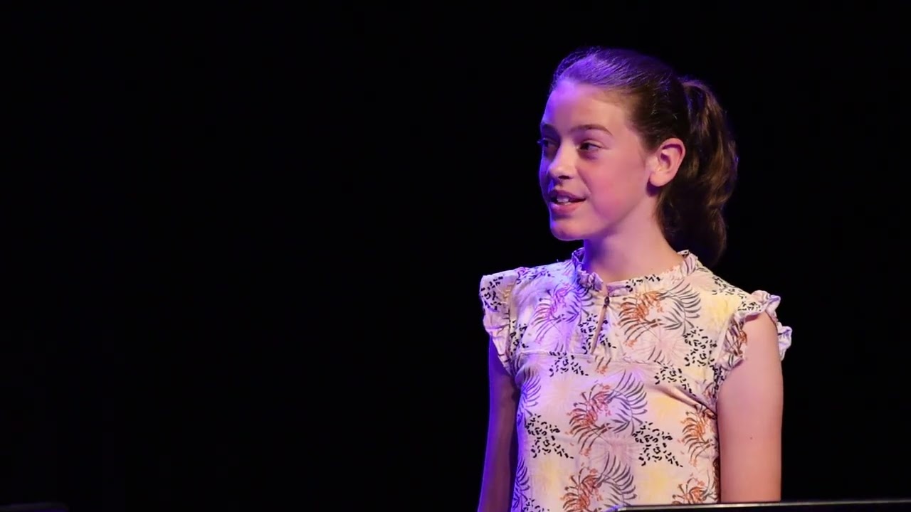 Cornelia Neven (12) sings 'The spider and the Fly' by Seymour Smith together with Clemens Rosmulder
