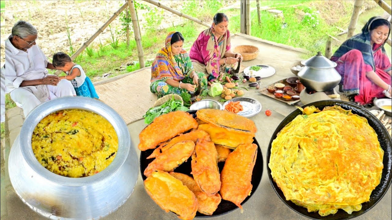 বর্ষায় সব্জি দিয়ে গরম গরম খিচুড়ি, বেগুনি সাথে ডিম ভাজা রান্না আর খাওয়া || khichuri recipe