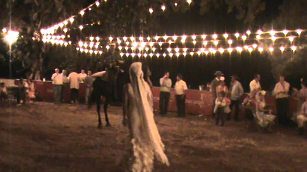 baile a caballo en la boda rociera