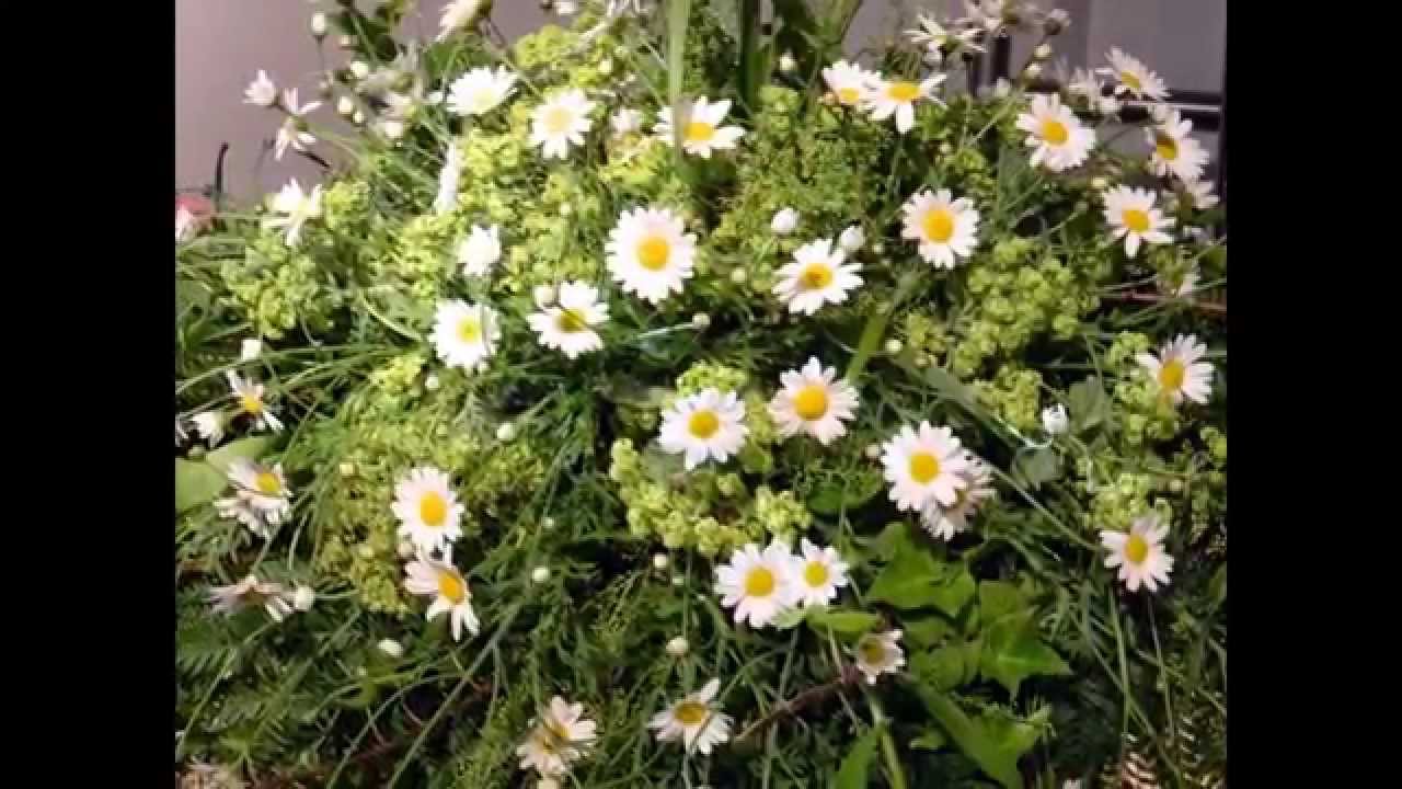 Blumenschmuck bei Trauerfeiern