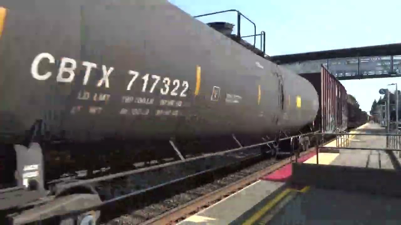 (Northbound) BNSF Mixed Freight Train BLAST THROUGH the Kent Station.