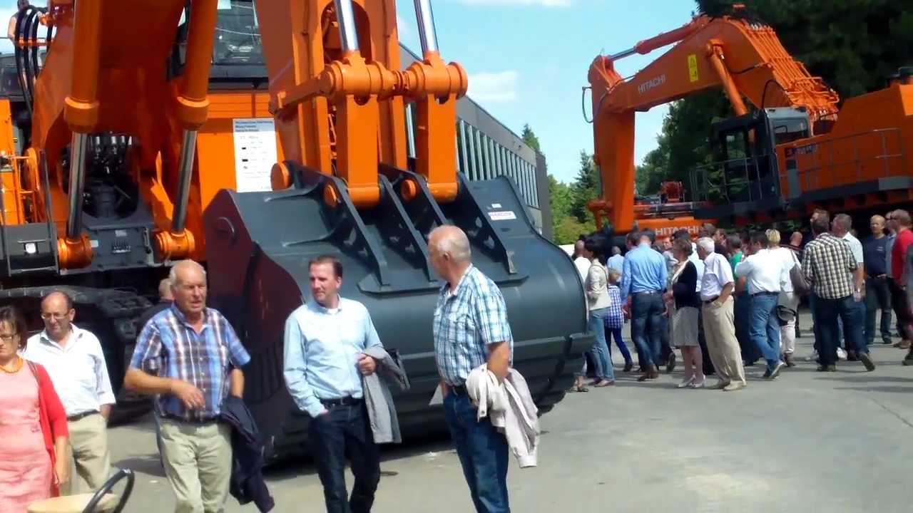 brandnew Hitachi dozers and diggers at work . Luyckx , Brecht 1.9.2012