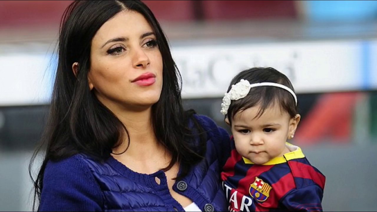 ما لا تعرفينه عن دانييلا سمعان زوجة الاعب سيسك فابريغاس