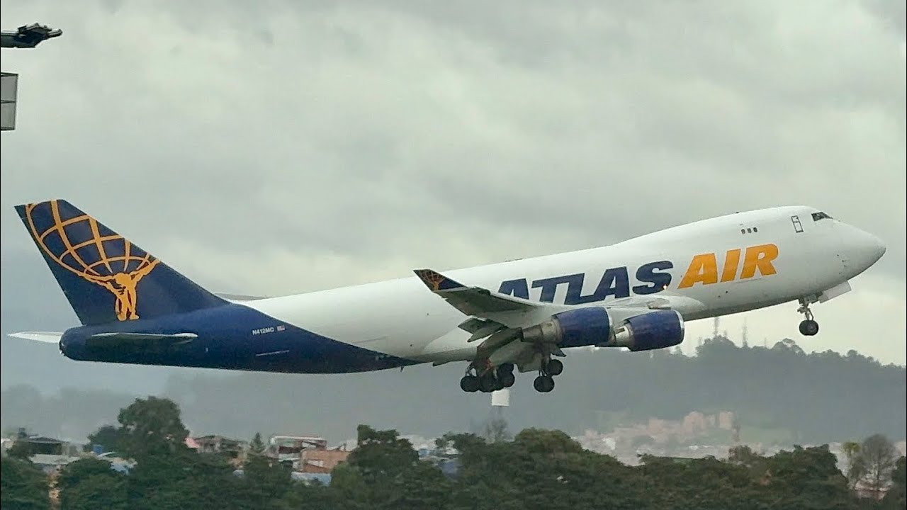 AVION PRESIDENCIAL COLOMBIANO DESPEGANDO ENTRE OTROS DESPEGUES EN EL AEROPUERTO EL DORADO