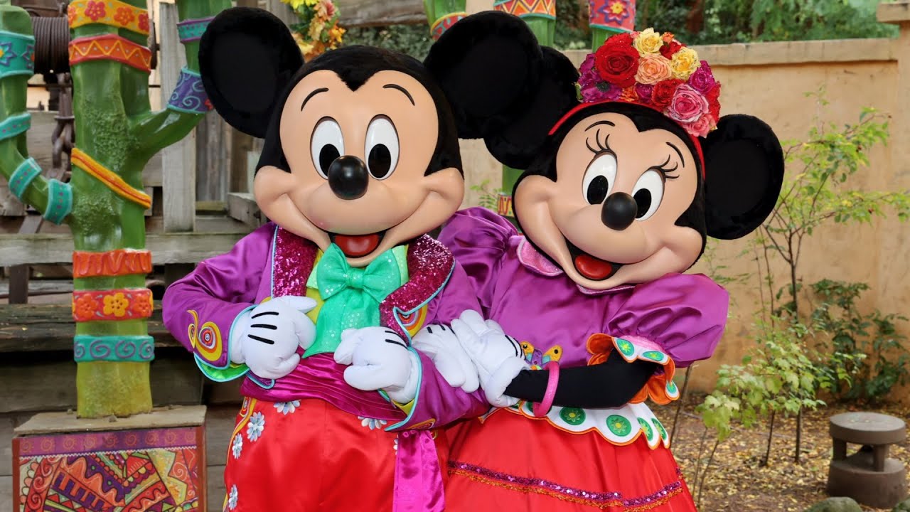 Mickey & Minnie Mouse Fiesta Mariachi Meet & Greet at Disneyland Paris - Halloween Festival 2022
