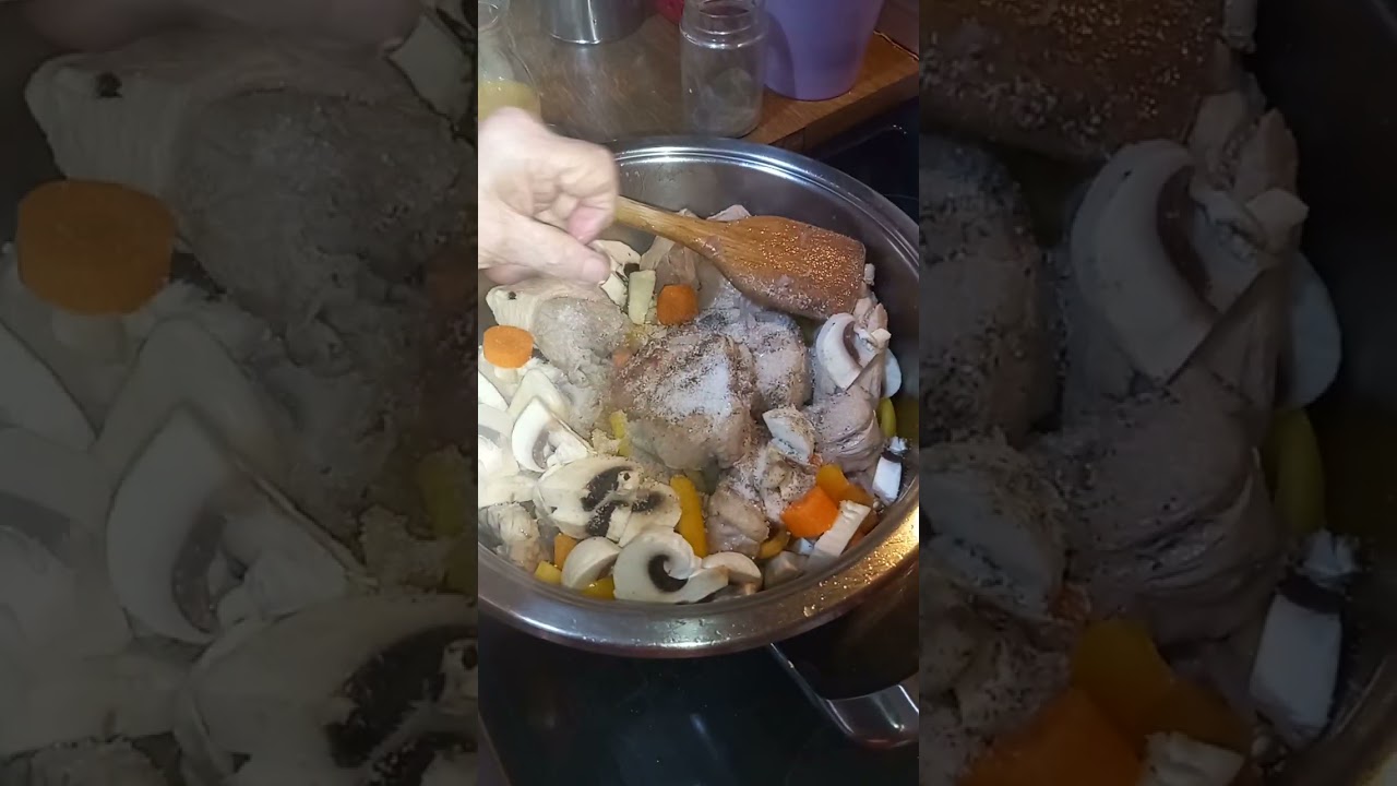 χοιρινό με πιπεριές καρότα και μανιτάρια