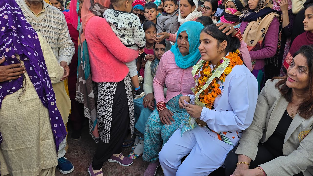 मीनू बिठमड़ा का अपने घर पर जोरदार स्वागत